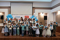 В Улан-Удэ во второй раз прошла всероссийская благотворительная программа «Здоровое зрение детям». 30 ребят получили бесплатные очки.
