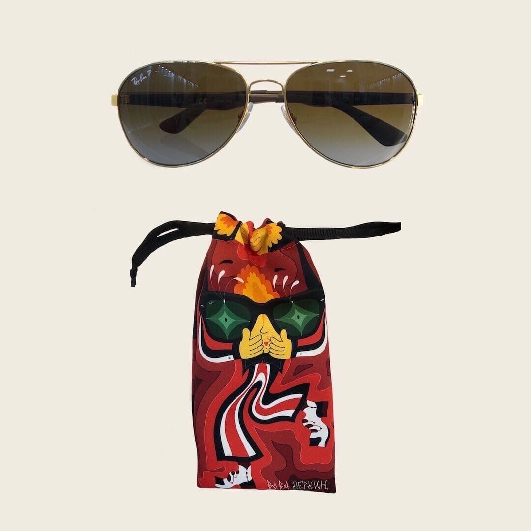ЛИМИТИРОВАННЫЙ МЯГКИЙ ЧЕХОЛ В ПОДАРОК от Ray-Ban и российского художника Вовы Перкина.