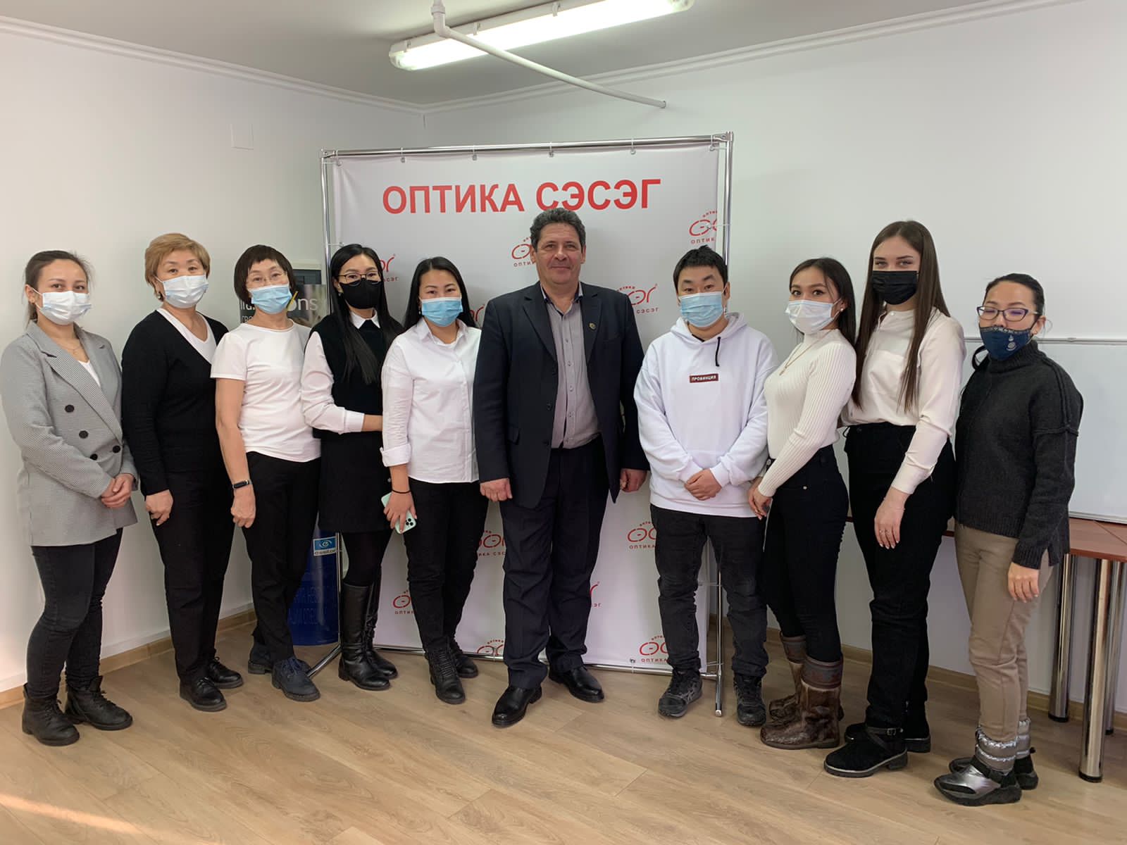 Чтобы вам предложить идеальное решение, мы постоянно обучаемся, изучаем новые технологии, новые линзы.