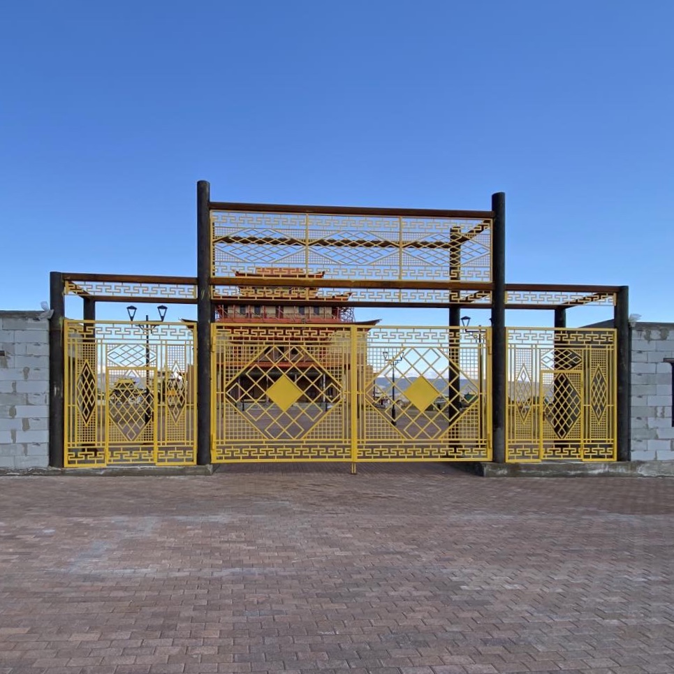 Иволгинском дацане установили новые ворота.