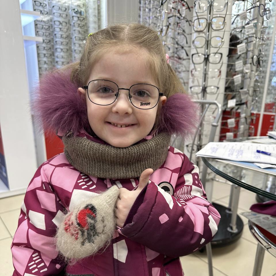 Компания «Оптика Сэсэг» совместно с международной компанией «Essilor-ЛУЙС-Оптика» (г. Москва) проводит благотворительную акцию «Здоровое зрение детям» 